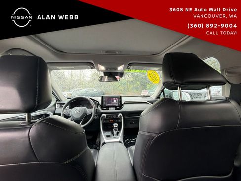Used 2022 Toyota RAV4 XLE Premium AWD/4WD image 17