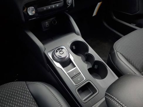 New 2025 Ford Escape SE w/ Class II Trailer Tow Package image 27