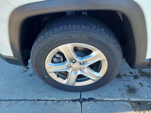 New 2023 Jeep Compass Latitude w/ Mopar Graphics Package image 28