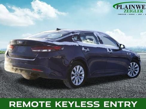 Used 2018 Kia Optima S w/ Panoramic Sunroof Package image 3