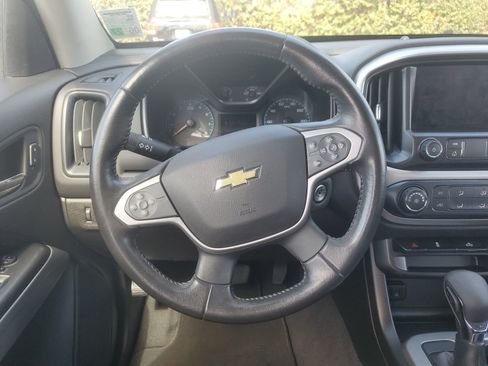 Used 2022 Chevrolet Colorado LT w/ Chrome Appearance Package image 11