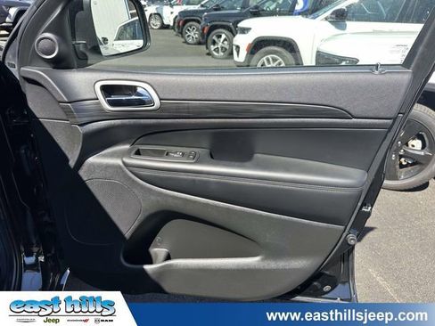 Used 2022 Jeep Grand Cherokee Laredo X AWD/4WD image 26