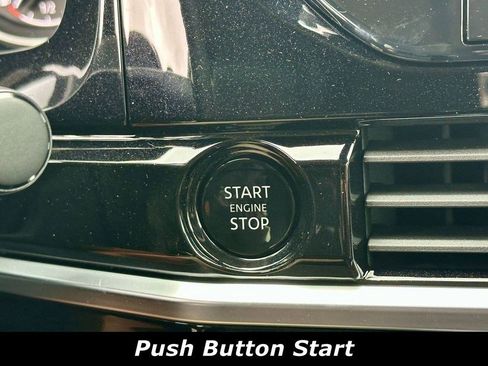 Used 2025 Nissan Pathfinder SL AWD/4WD image 10