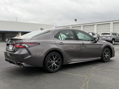 Used 2024 Toyota Camry SE image 8