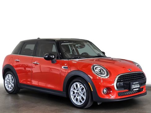 Used 2021 MINI Cooper 4-Door Hardtop w/ Storage Package FWD image 3