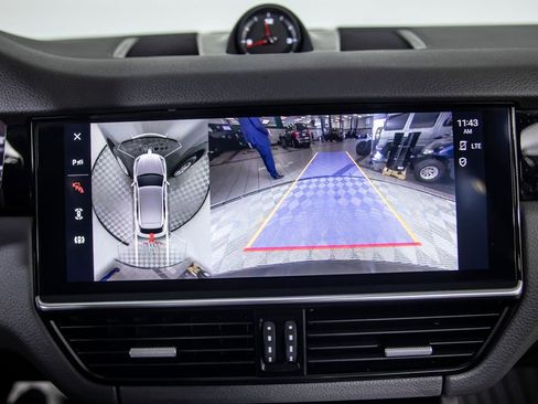 Used 2023 Porsche Cayenne AWD/4WD image 31