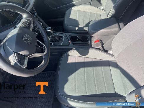 Used 2023 Volkswagen Taos SE w/ Panoramic Sunroof Package image 13