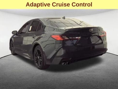 Used 2025 Toyota Camry SE image 8