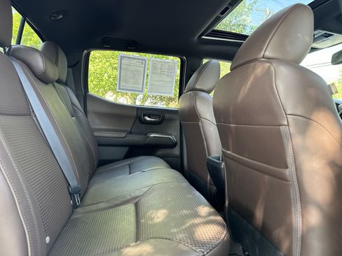 Used 2017 Toyota Tacoma Limited image 10