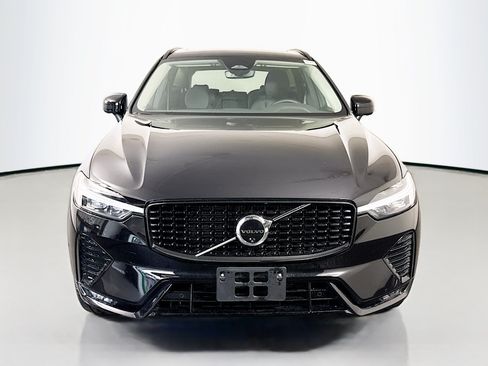 Used 2025 Volvo XC60 B5 Plus AWD/4WD image 2