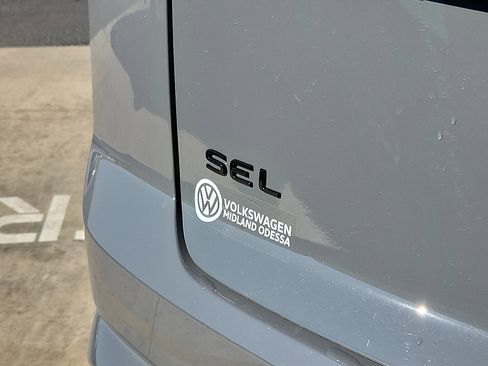 New 2026 Volkswagen Atlas Cross Sport SEL R-Line image 10