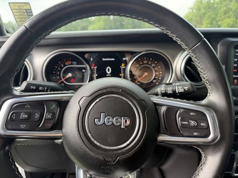 Used 2021 Jeep Wrangler Unlimited Sahara AWD/4WD image 18