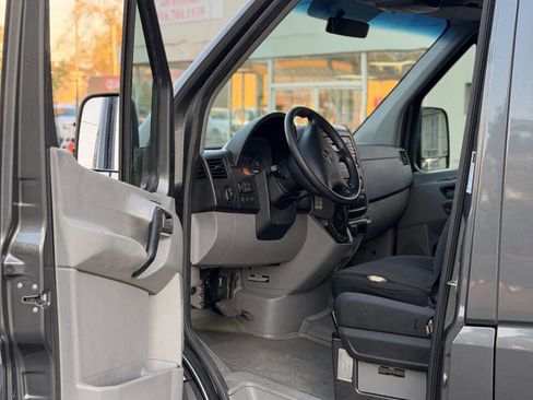 Used 2016 Mercedes-Benz Sprinter 2500 image 3