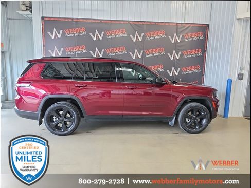 Used 2024 Jeep Grand Cherokee L Limited w/ Black Appearance Package AWD/4WD image 1