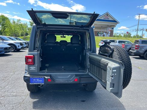 Used 2020 Jeep Wrangler Unlimited Sahara AWD/4WD image 12