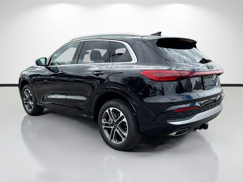 Certified 2025 Audi Q5 Premium w/ Convenience Package image 5