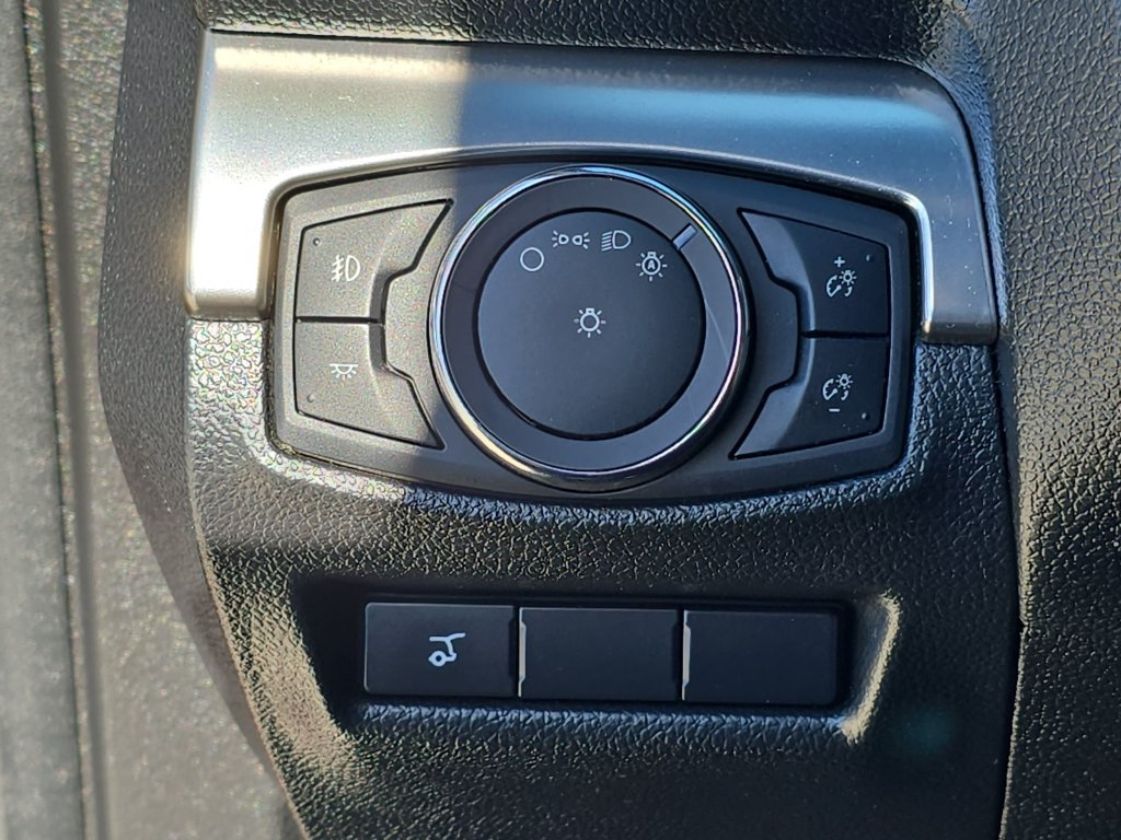Used 2018 Ford Explorer XLT w/ Equipment Group 202A FWD image 31