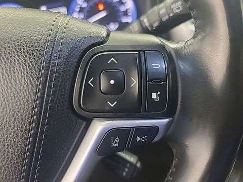 Used 2019 Toyota Highlander XLE image 30