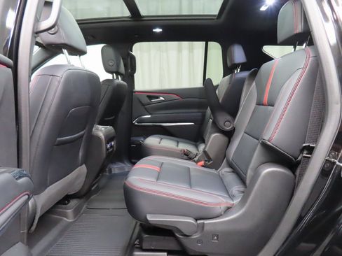 Used 2024 Chevrolet Traverse RS image 10