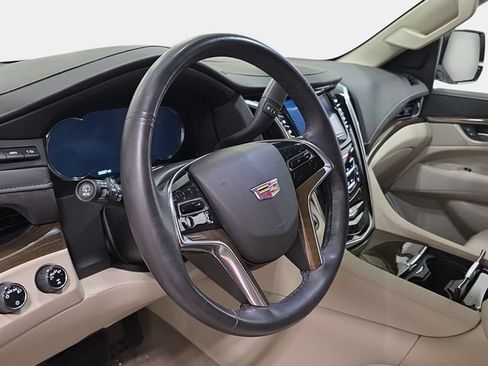 Used 2020 Cadillac Escalade Luxury AWD/4WD image 14