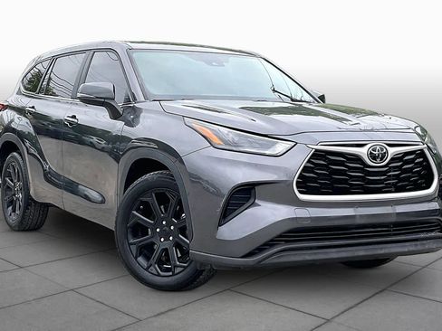 Used 2023 Toyota Highlander L image 3