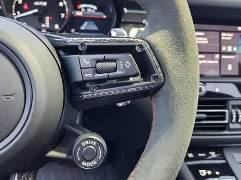 Used 2025 Porsche Macan GTS image 30