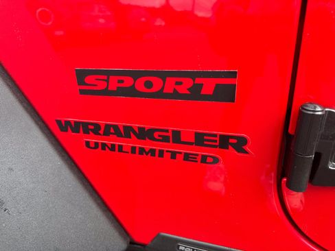 Used 2017 Jeep Wrangler Unlimited Sport w/ Connectivity Group AWD/4WD image 10