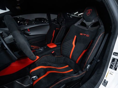 Used 2022 Lamborghini Huracan STO RWD image 20