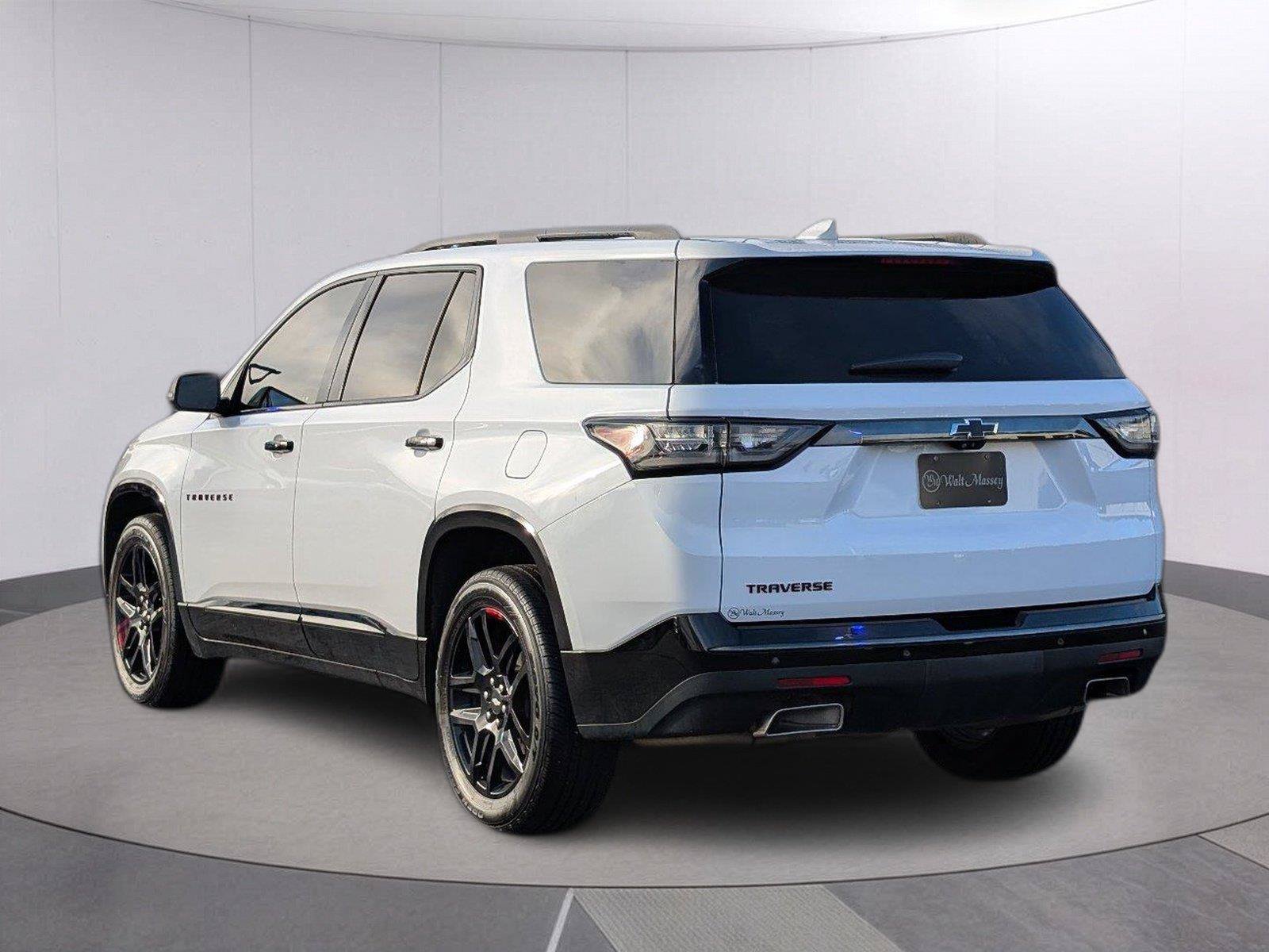 Used 2021 Chevrolet Traverse Premier w/ Redline Edition FWD image 3