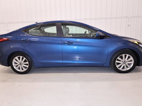 Used 2016 Hyundai Elantra SE w/ Option Group 02 FWD image 2