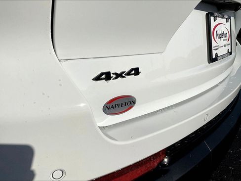 New 2025 Jeep Grand Cherokee L Limited w/ Black Appearance Package image 8