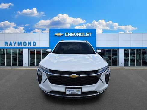 New 2026 Chevrolet Trax LT w/ LT Convenience Package FWD image 9