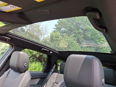 Certified 2025 Land Rover Discovery Sport Dynamic SE image 14