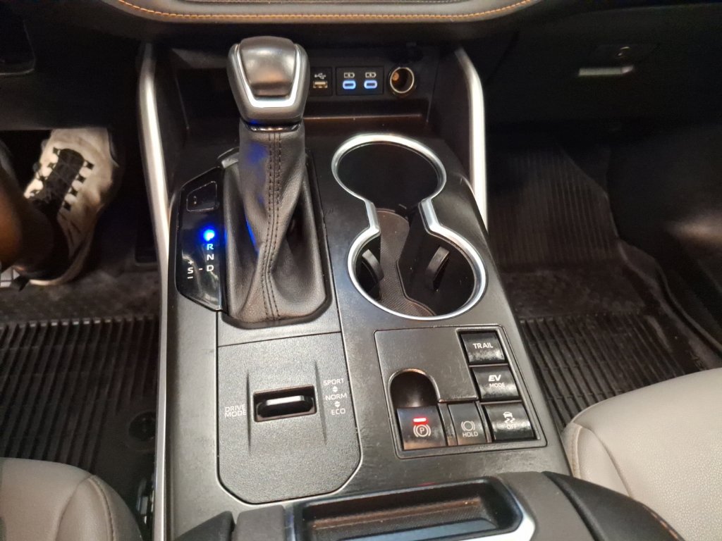 Used 2023 Toyota Highlander Bronze Edition AWD/4WD image 28