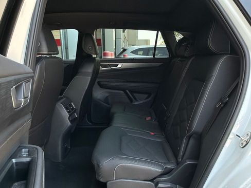 Used 2026 Volkswagen Atlas Cross Sport SE FWD image 12