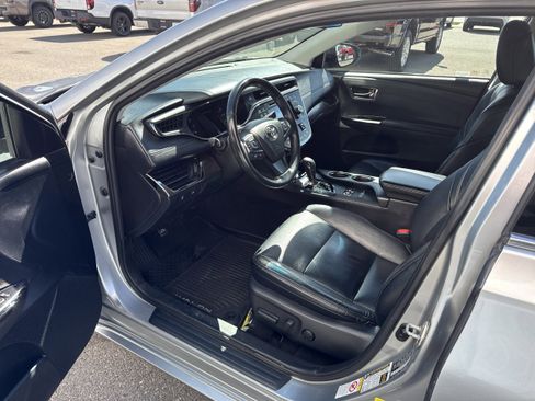 Used 2016 Toyota Avalon XLE image 2