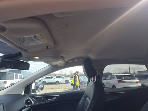 Used 2024 Ford Edge SEL w/ Convenience Package image 12