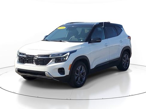 Certified 2024 Kia Seltos S FWD image 2