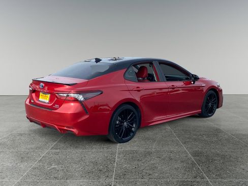 Used 2021 Toyota Camry XSE w/ Navigation Upgrade Package image 5