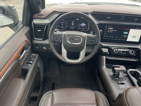 Used 2023 GMC Sierra 1500 Denali w/ Denali Reserve Package AWD/4WD image 11