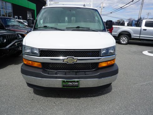 Used 2018 Chevrolet Express 2500 w/ Driver Convenience Package RWD image 3