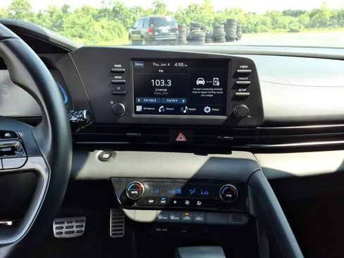 Used 2025 Hyundai Elantra Sport FWD image 10