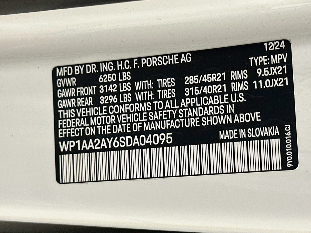 Certified 2025 Porsche Cayenne AWD/4WD image 35