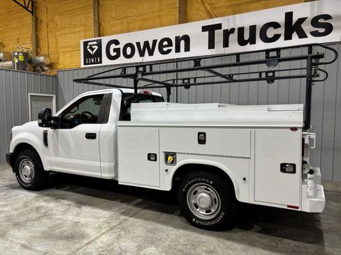 Used 2018 Ford F250 XL w/ Power Equipment Group RWD image 5