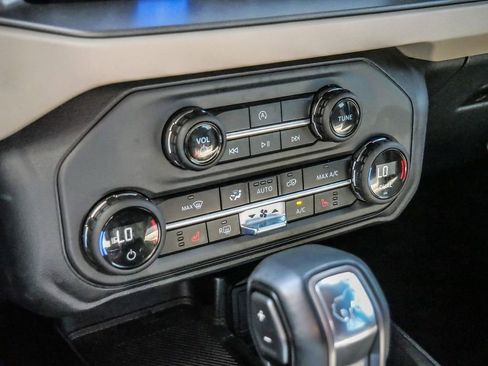 Used 2025 Ford Bronco Big Bend image 32