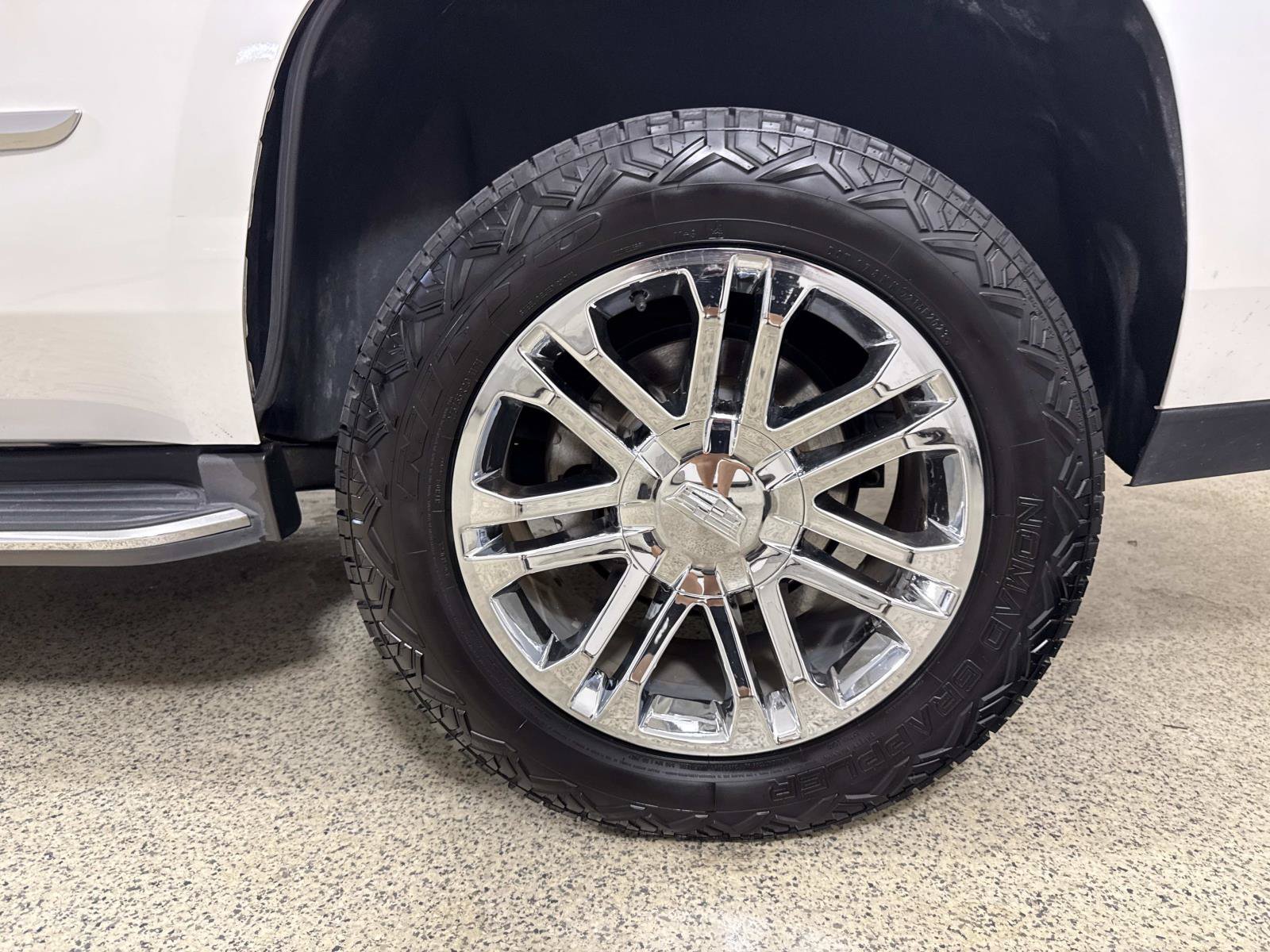 Used 2016 Cadillac Escalade 2WD image 9