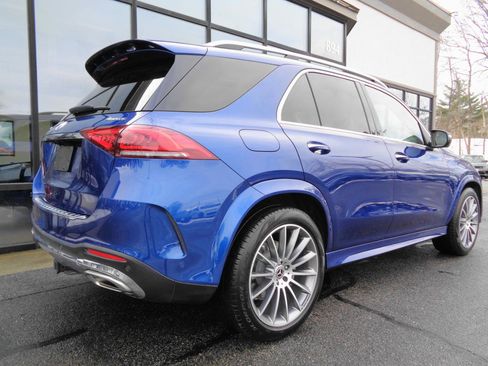 Used 2021 Mercedes-Benz GLE 450 4MATIC w/ AMG Line Exterior image 3