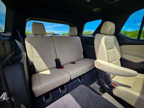 Used 2023 Chevrolet Traverse Premier AWD/4WD image 41