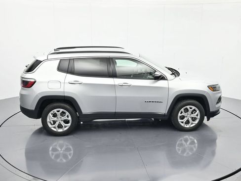 Used 2024 Jeep Compass Latitude AWD/4WD image 30