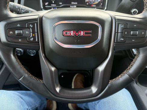 Used 2025 GMC Sierra 2500 AT4 w/ Technology Package image 17